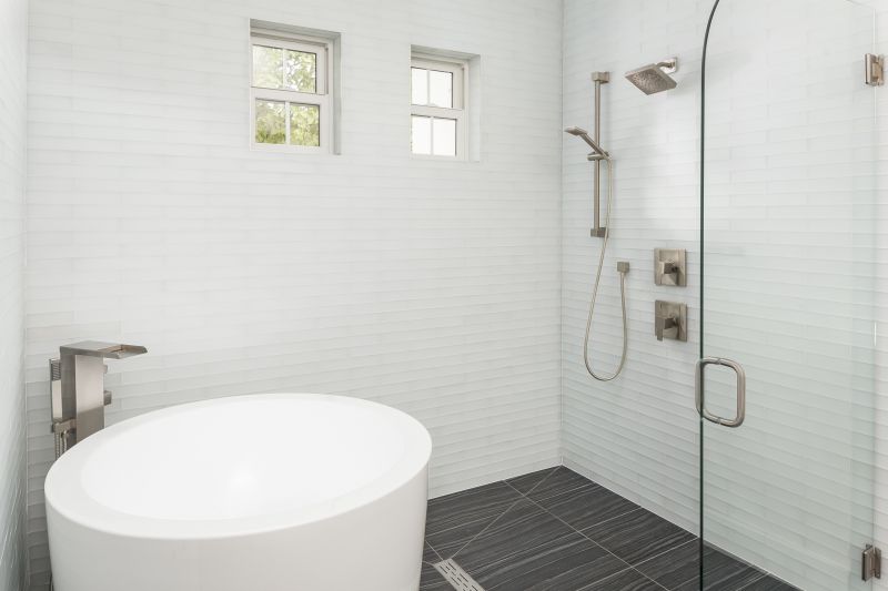 Space-saving Corner Tub